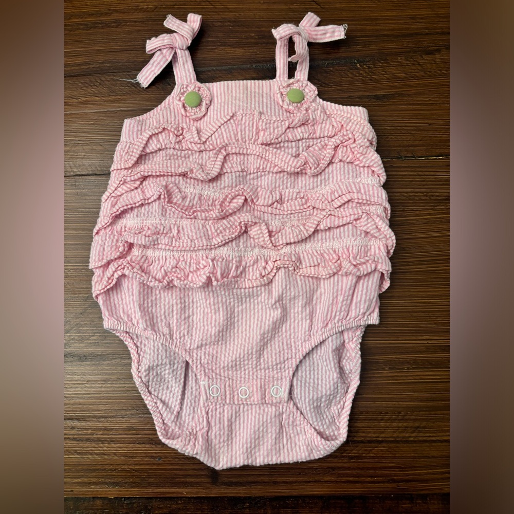 Toffee‎ Apple pink searsucker romper